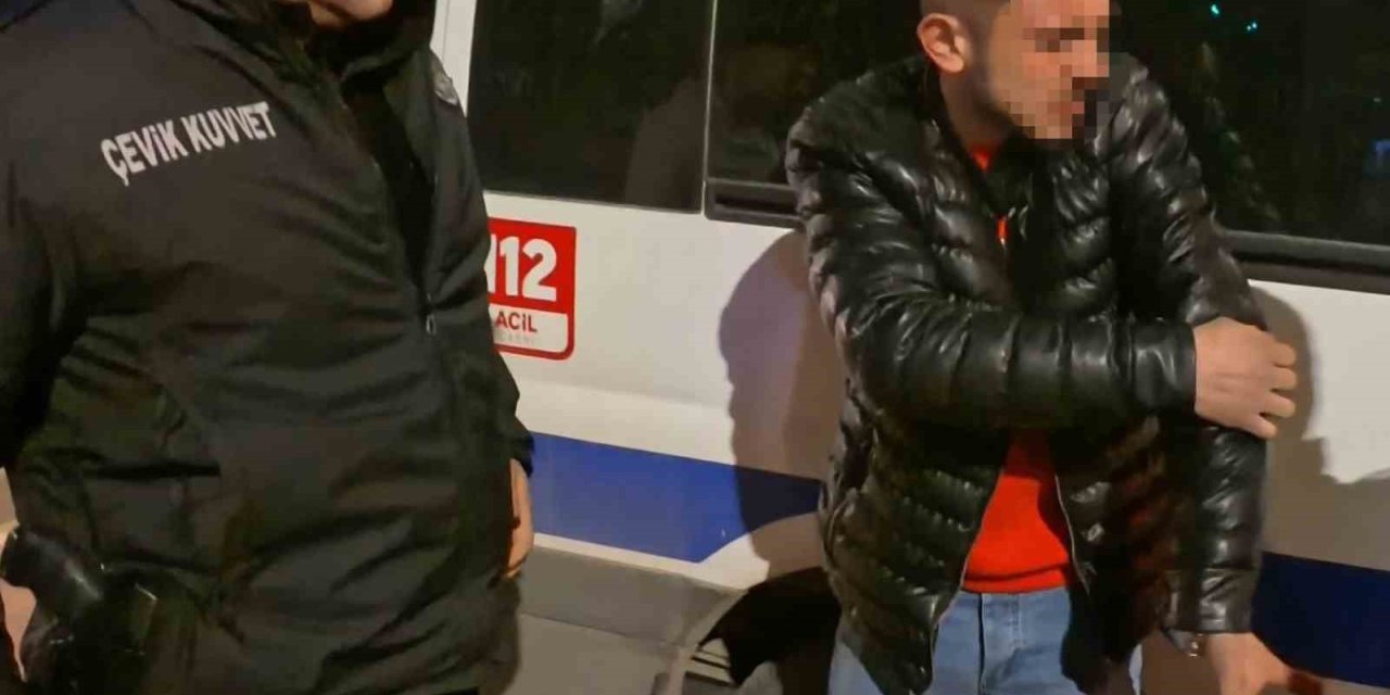 Arabanın İçinde Bıçaklandı, "kaçmasaydım Beni Öldürürdü" Dedi