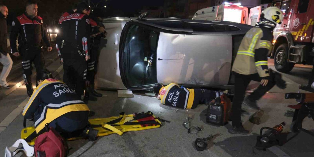 Devrilen Otomobilin Altında Kalan Sürücü İtfaiye Ekiplerince Çıkarıldı