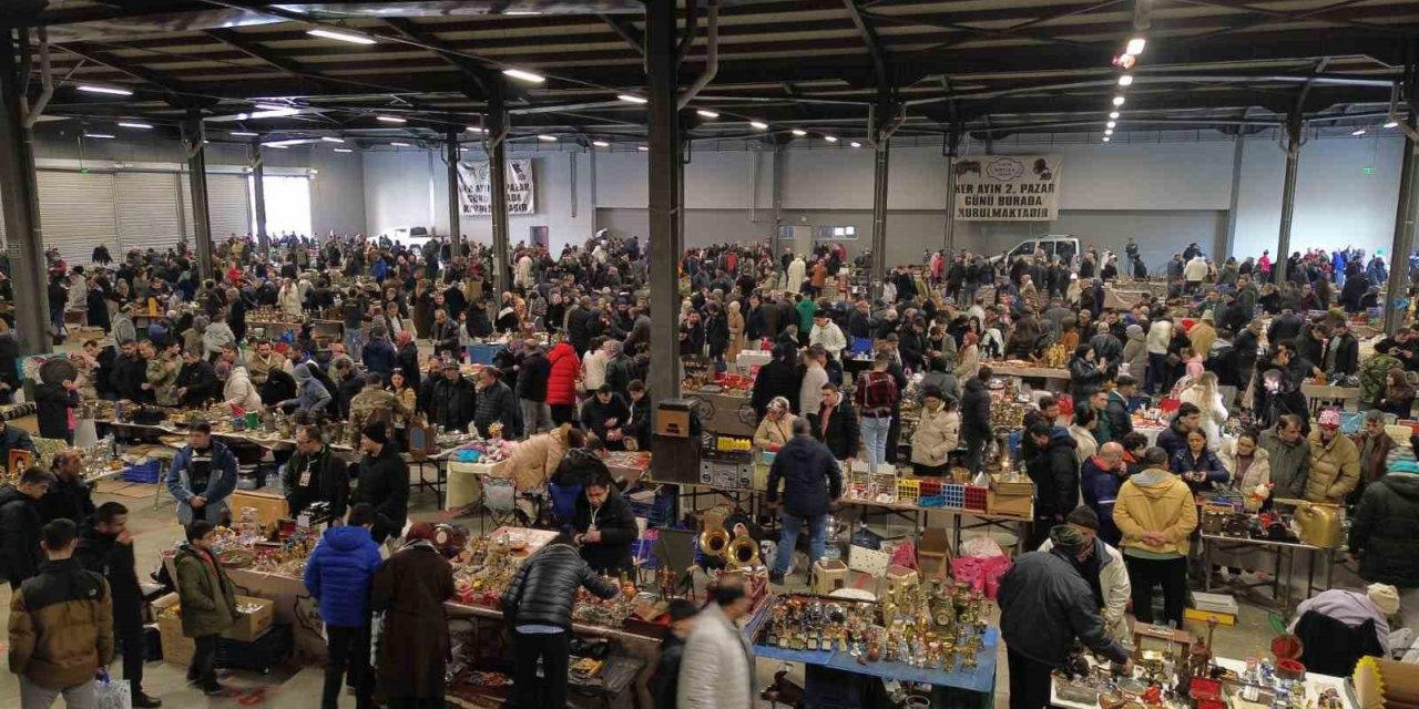 Bu Pazarda Tezgahtakiler Geçmişe Götürüyor