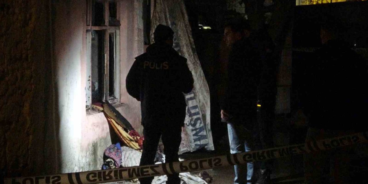 Antalya’da Gecekondu Yangını: 1 Ölü, 1 Yaralı