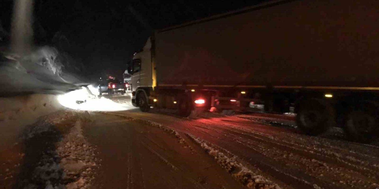 Antalya’da Bin 825 Rakımlı Alacabel’de Kar Yağışı Başladı