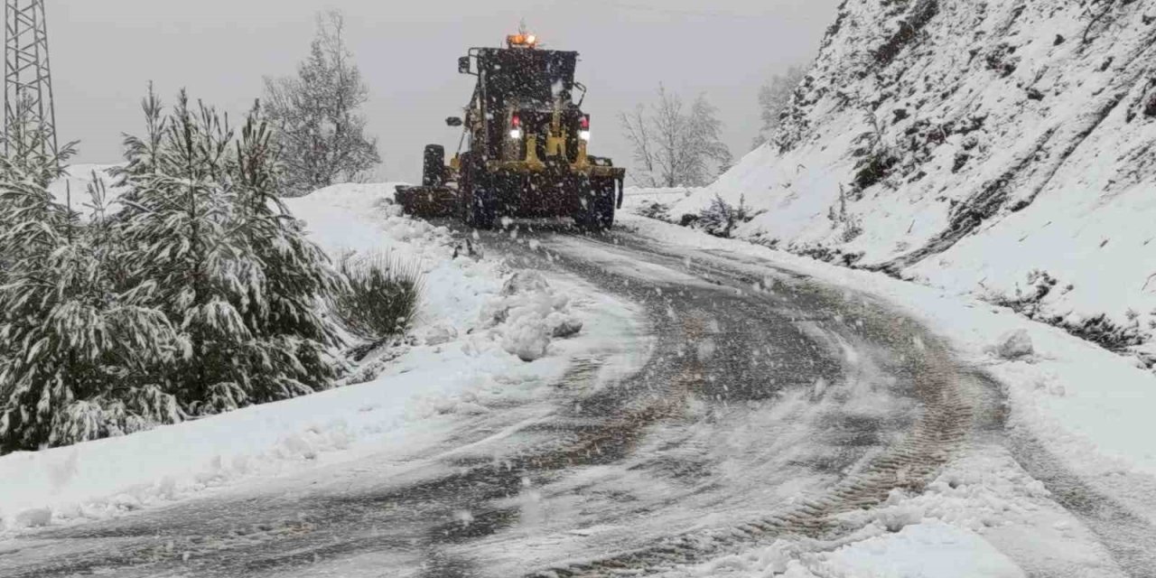 Antalya’nın Yüksek Kesimlerinde Karla Mücadele Çalışması