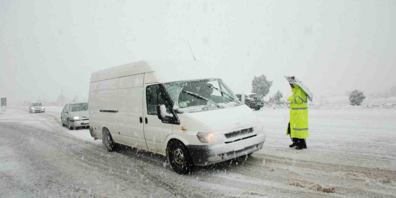 Alacabel’de Kar Yağışı Etkisini Sürdürüyor, Kar Kalınlığı Yer Yer 30 Santimetreye Ulaştı