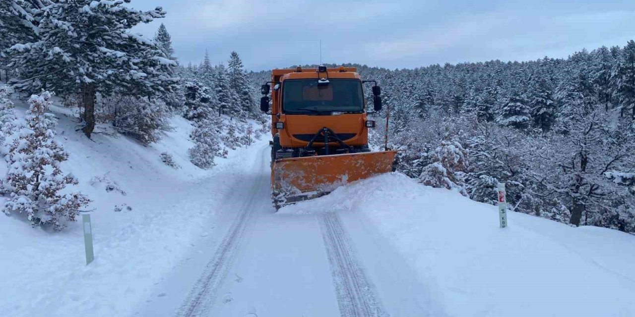 Konya Büyükşehir 31 İlçede 790 Araçla Kar Mesaisinde
