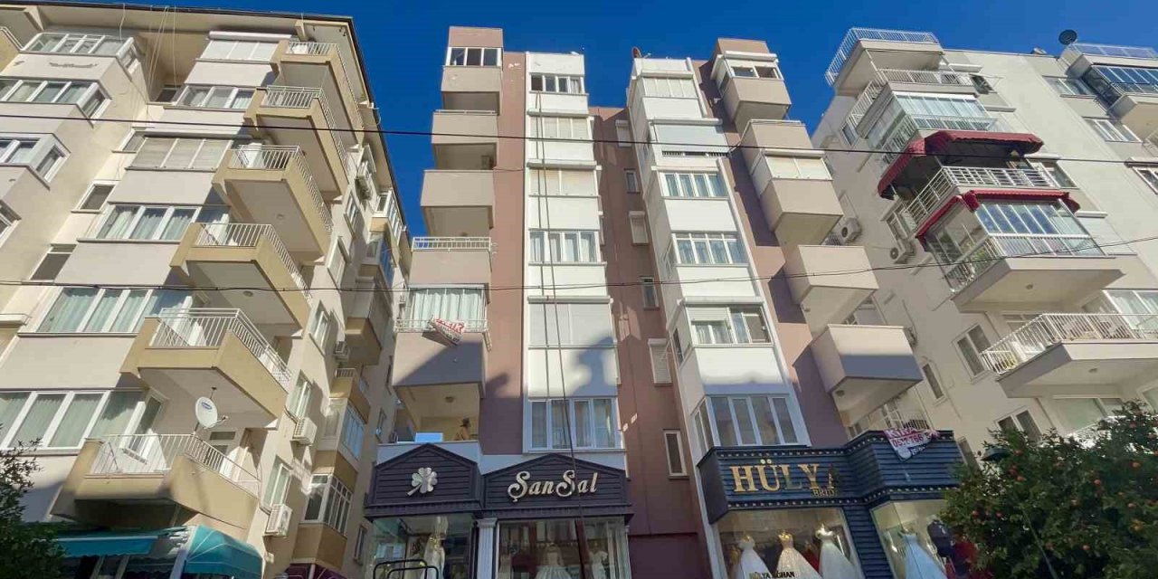 Apartman Dairesinde Çıkan Yangın Korkuttu