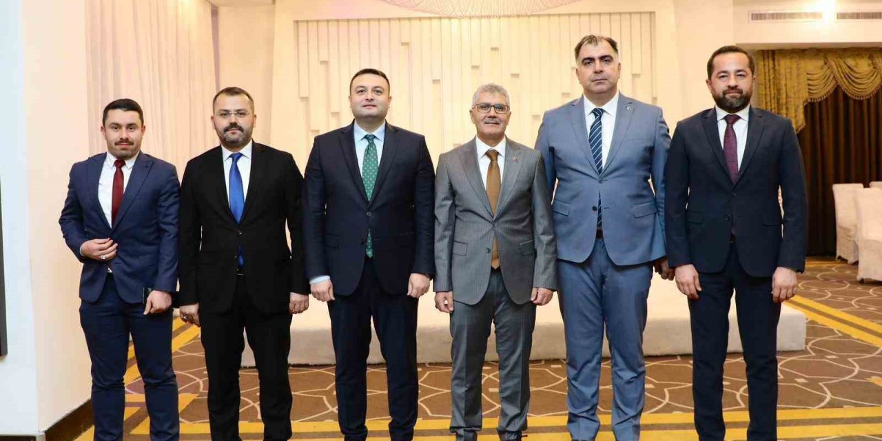 Vali Cahit Çelik İçin Veda Yemeği Düzenlendi