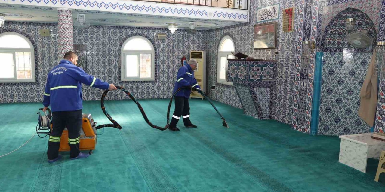 Akdeniz’de İbadethaneler Periyodik Olarak Temizleniyor