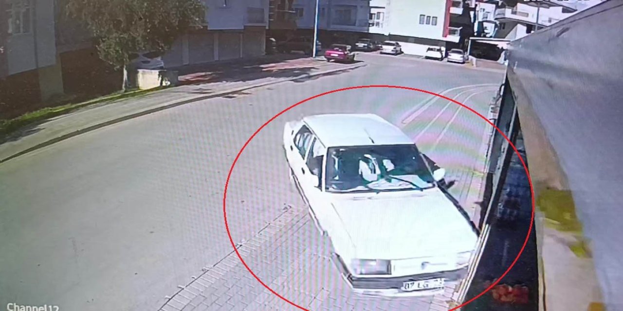 Antalya’da Virajı Alamayan Tofaş Markete Girdi