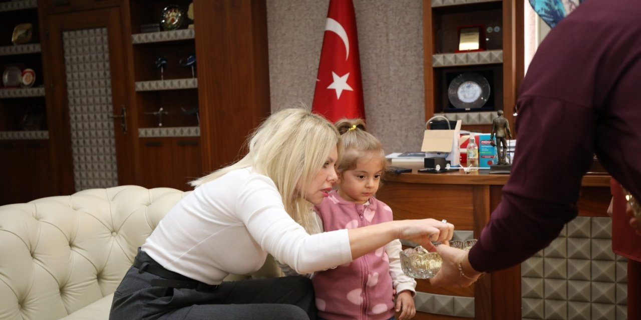 40 Kişilik Ekiple 8,5 Saat Operasyonla Kadavradan Rahim Nakledilmişti, İsmini Aldığı Rektörle Bir Araya Geldi