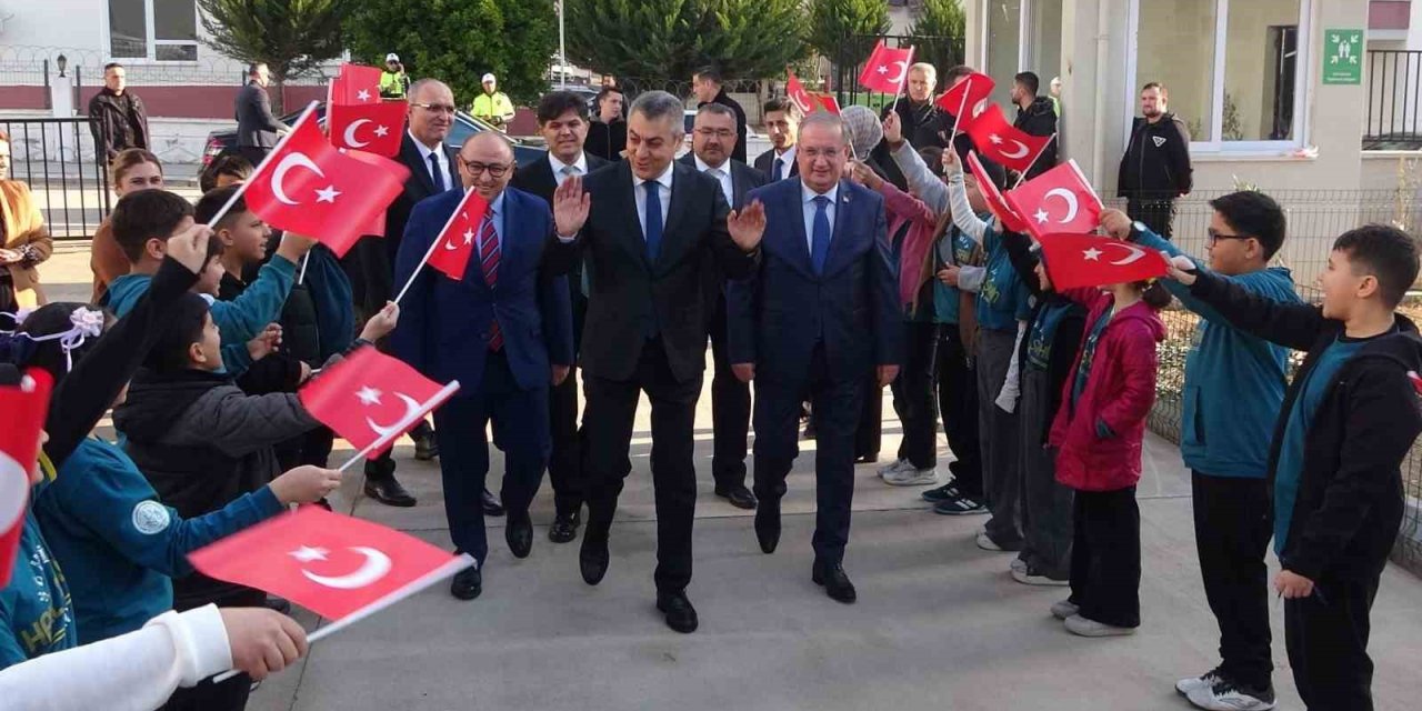 Karne Gününde Duygulandıran Tören: Şehitlerin İsmi Verilen Okullar Açıldı