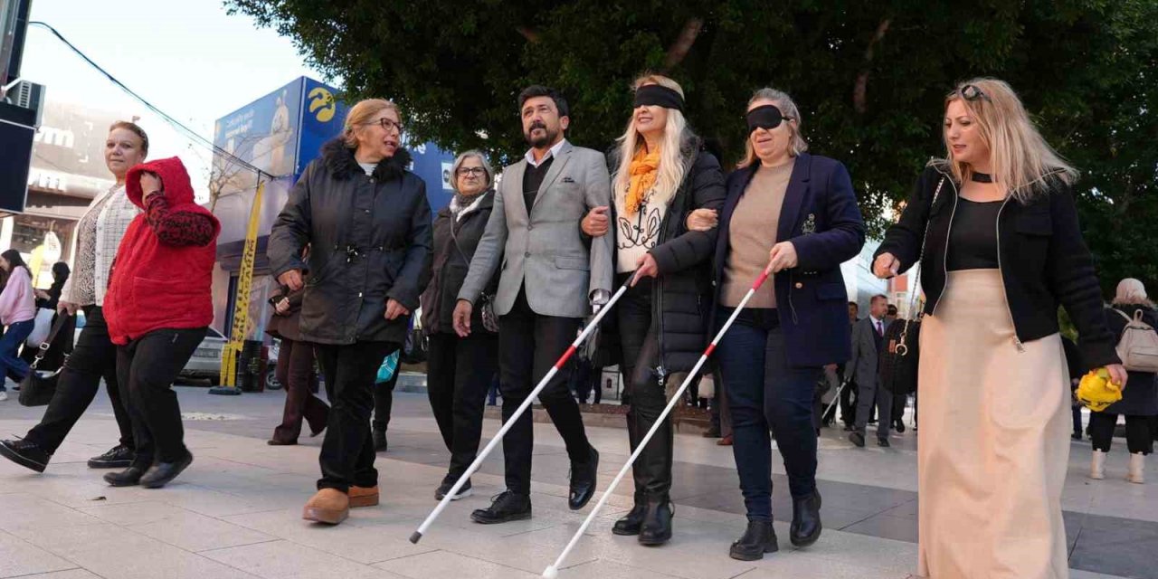 Tarsus’ta Beyaz Baston Haftası’nda Farkındalık Yürüyüşü