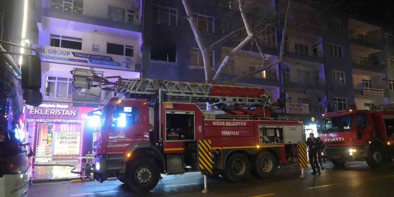 Niğde’de Apartman Dairesindeki Ofiste Yangın Çıktı