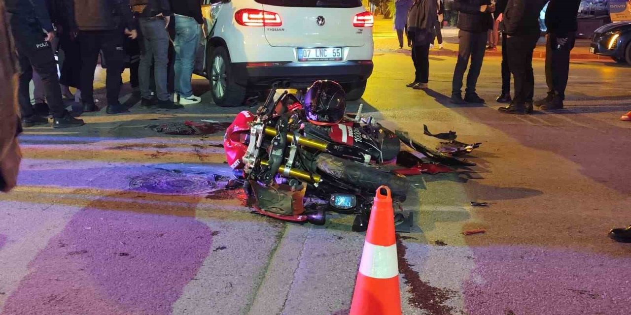 Kaskını Kız Arkadaşına Verdiği Feci Kazada Hayatını Kaybetti