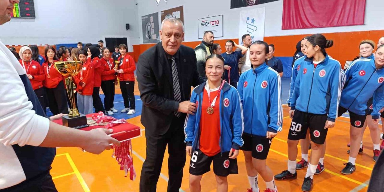 2025-2026 Okul Sporları Genç Kızlar Futsal Müsabakaları Tamamlandı
