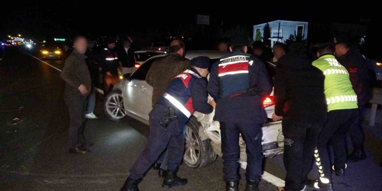 Zincirleme Kazada 3 Sürücüden 2’si Ehliyetsiz 1’i Hem Ehliyetsiz Hem Alkollü Çıktı