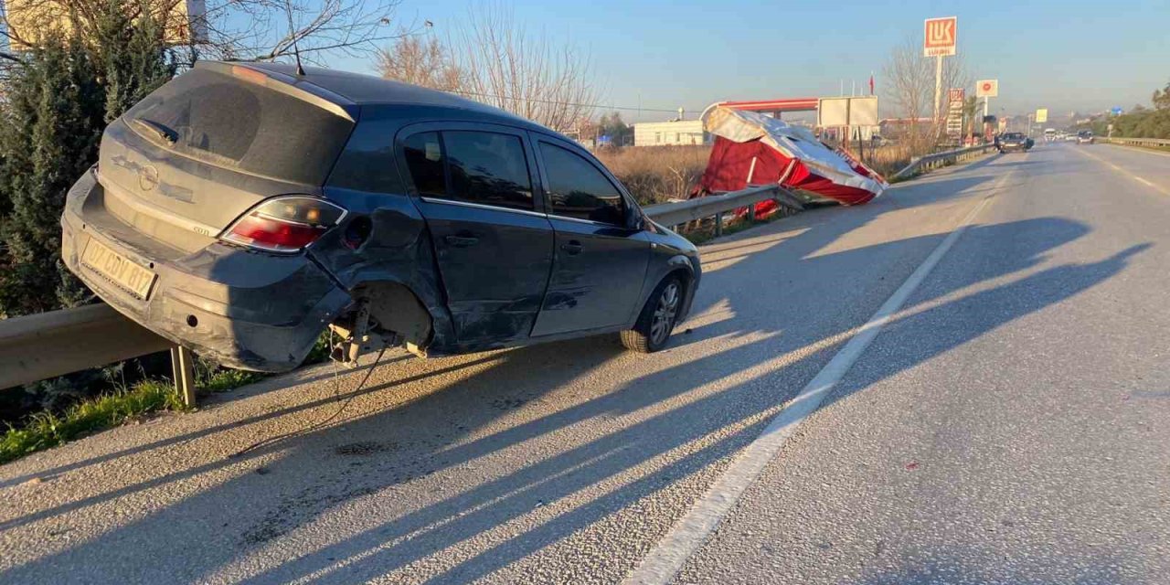 Kaza Sonrası Bariyerlerde Asılı Kaldı