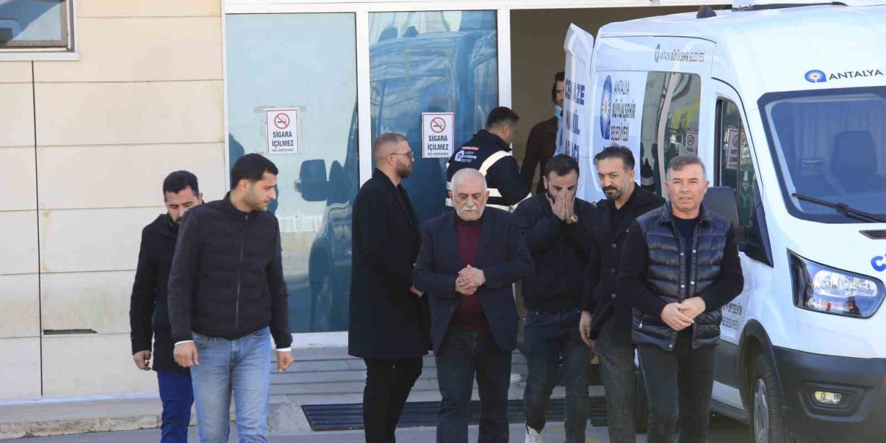 Başından Vurulmuş Halde Eşi Tarafından Hastaneye Götürülen Kadın Hayatını Kaybetti