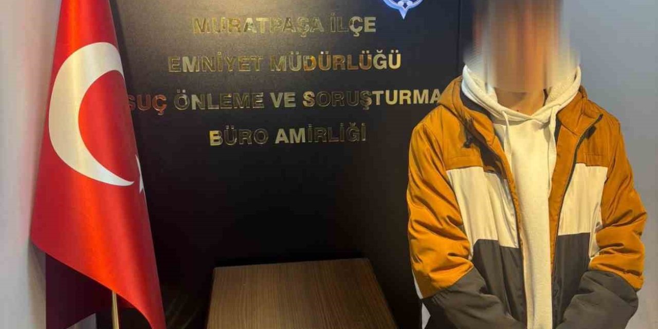 Bisiklet Kullanan Gencin Önünü Kesip Hakaret Etti, Gözaltına Alındı