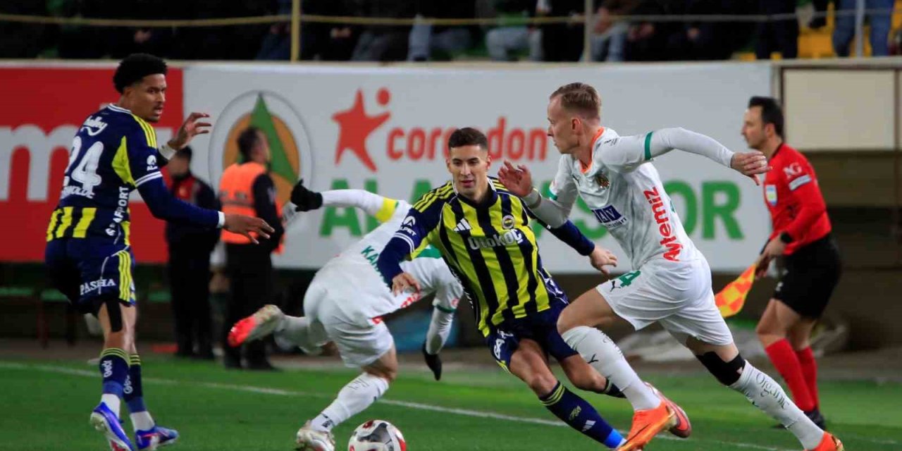 Trendyol Süper Lig: Corendon Alanyaspor: 2 - Fenerbahçe: 3 (maç Sonucu)