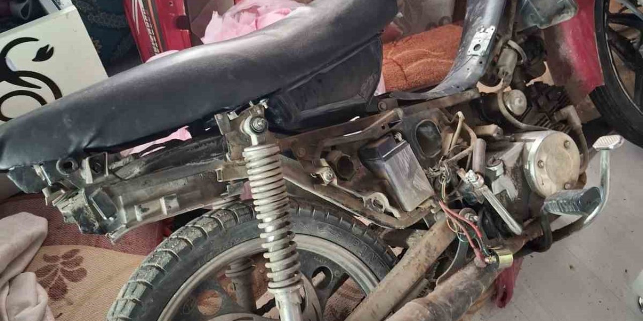 Akşehir’de Çaldıkları Motosikleti Parçalarken Yakalanan 2 Kişi Tutuklandı