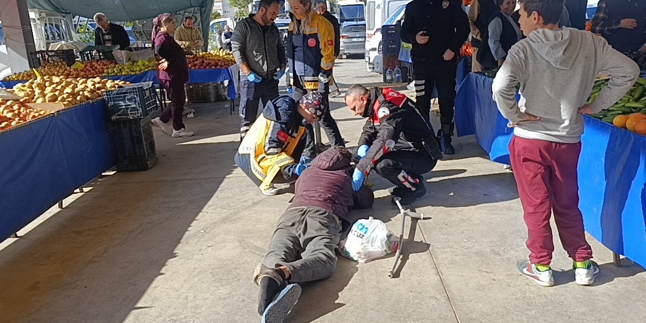 Alkolün Etkisiyle Pazaryerinde Sızdı, Vatandaşlar Uyandıramayınca Polis Ve Sağlık Ekipleri Müdahale Etti