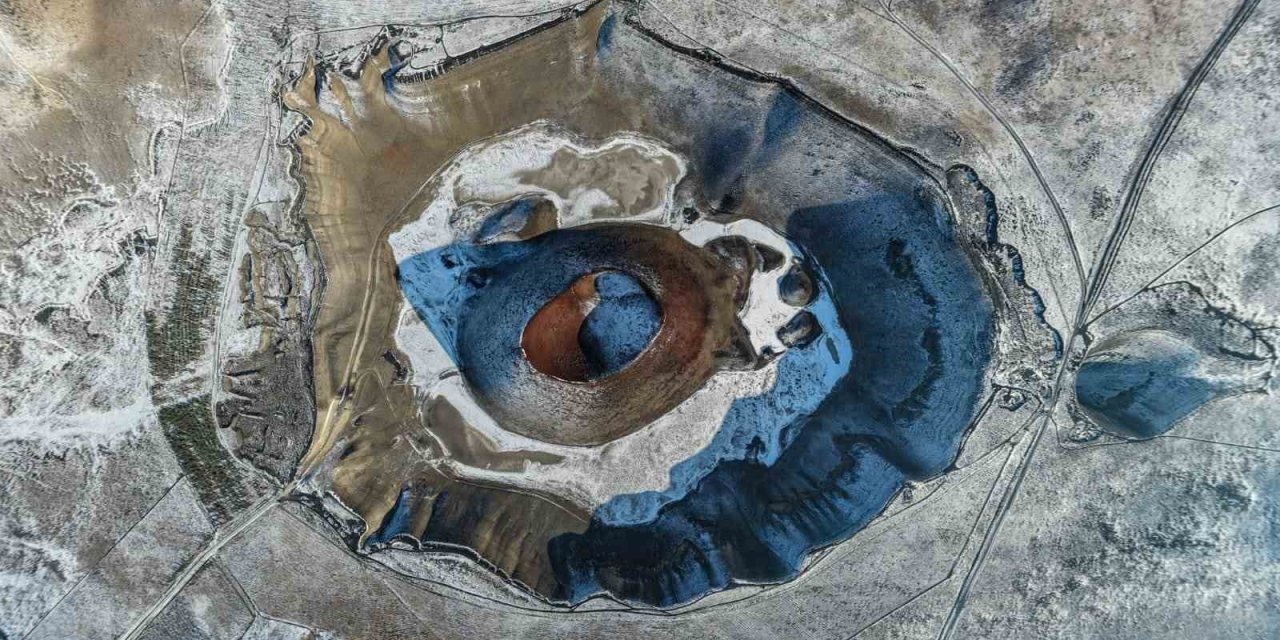 Karla Kaplanan Meke Gölü Ortaya Çıkan Manzarasıyla Hayran Bıraktı