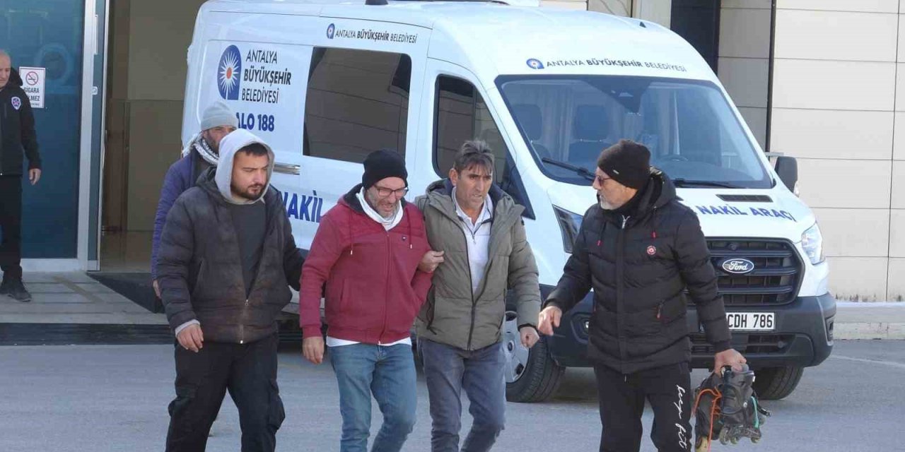 Yol Kenarında Ölü Bulunan 14 Yaşındaki Çocuğun Ailesi Gözyaşlarına Boğuldu