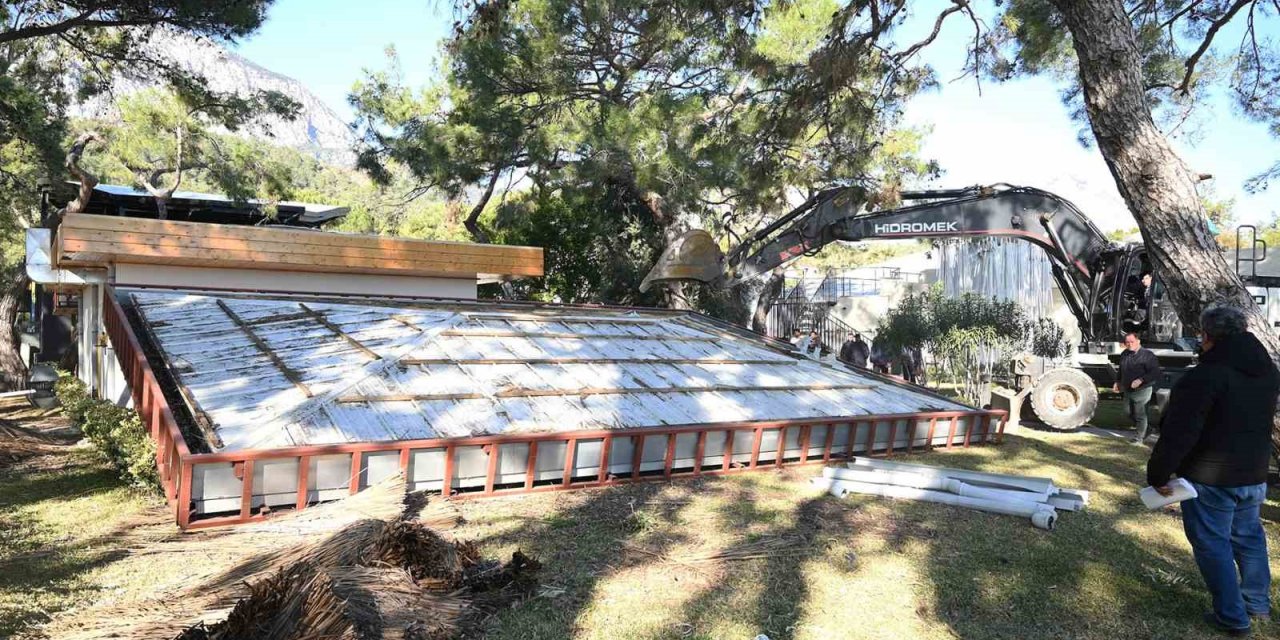 Kemer’de Kaçak Yapıların Yıkımı Sürüyor