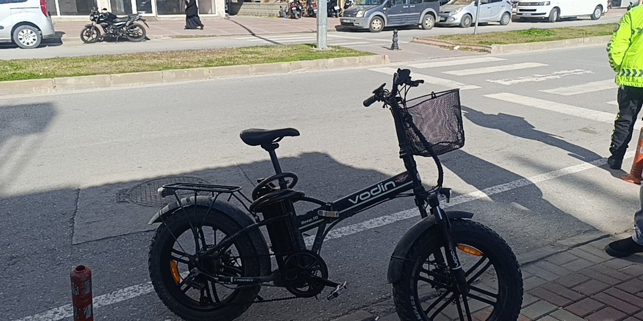 Aynı İstikamette Giden Motosiklet İle Elektrikli Bisiklet Çarpıştı: 1 Yaralı