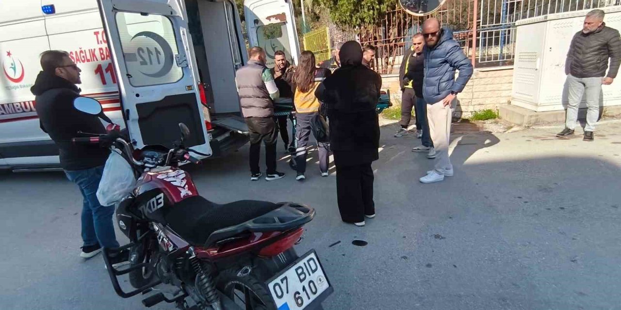 Manavgat’ta Kamyonet İle Motosiklet Çarpıştı: 1 Yaralı