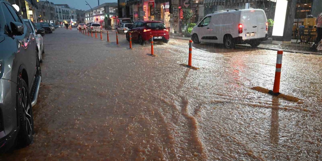 Kemer’de Sağanak Etkili Oldu
