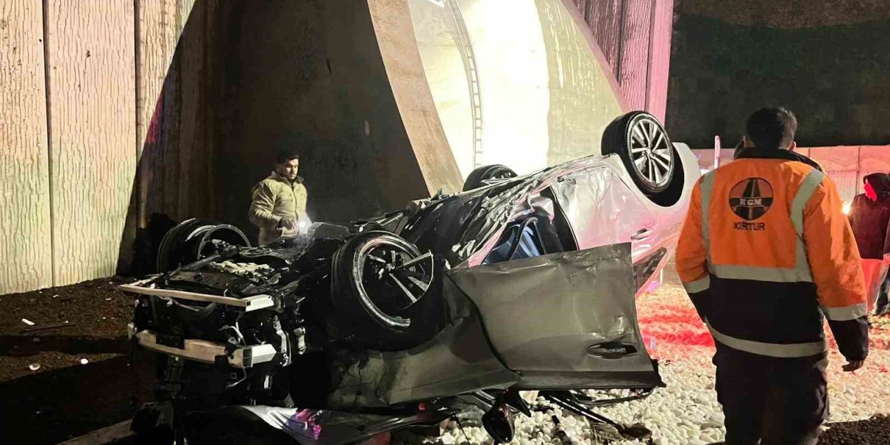 Kontrolden Çıkan Otomobil Tünel Girişinde Takla Attı: 1 Yaralı