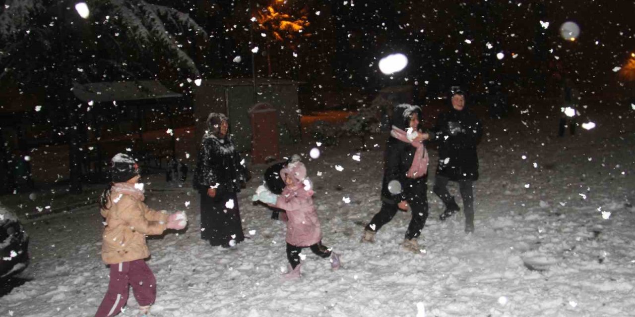 Beyşehir’de Yağmur Yerini Kara Bıraktı