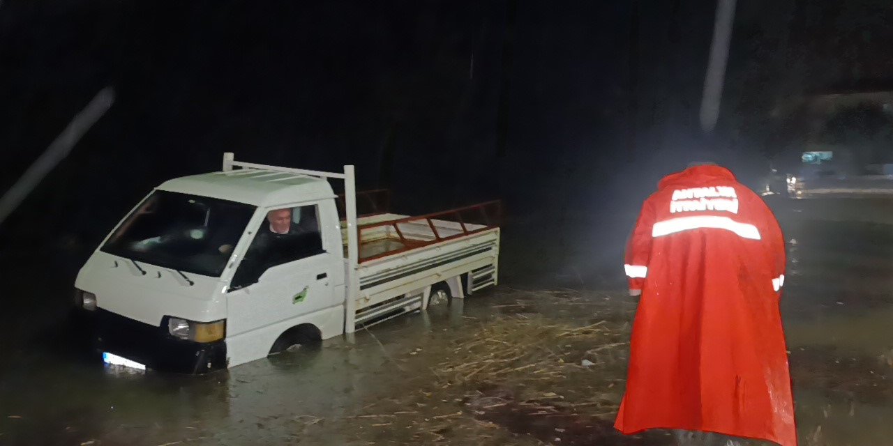 Araçta Mahsur Kalma İhbarına Giden İtfaiye Teşekkür Yerine Sitemle Karşılaştı