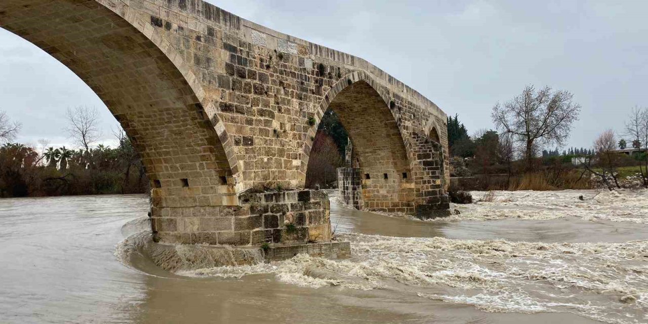 Antalya’da Sağanak Taşkına Yol Açtı
