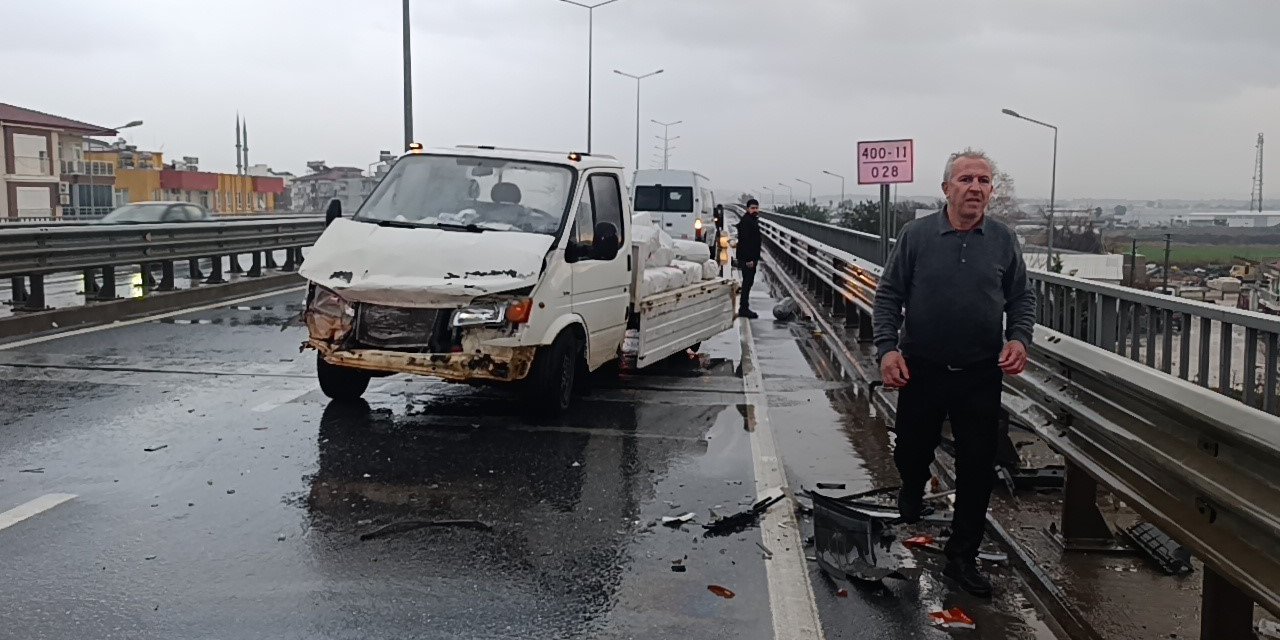 Kamyonet Kazasında Etilen Tüpler Yola Saçıldı