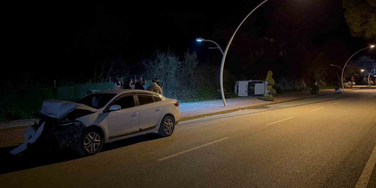 Gazipaşa’da Park Halindeki Otomobile Çarpan Sürücü Kaçtı