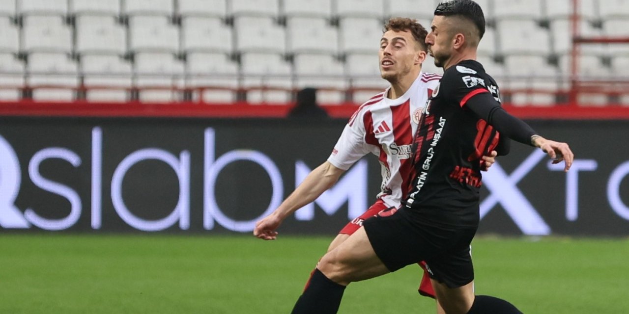 Trendyol Süper Lig: Antalyaspor: 1 - Gençlerbirliği: 1 (ilk Yarı)