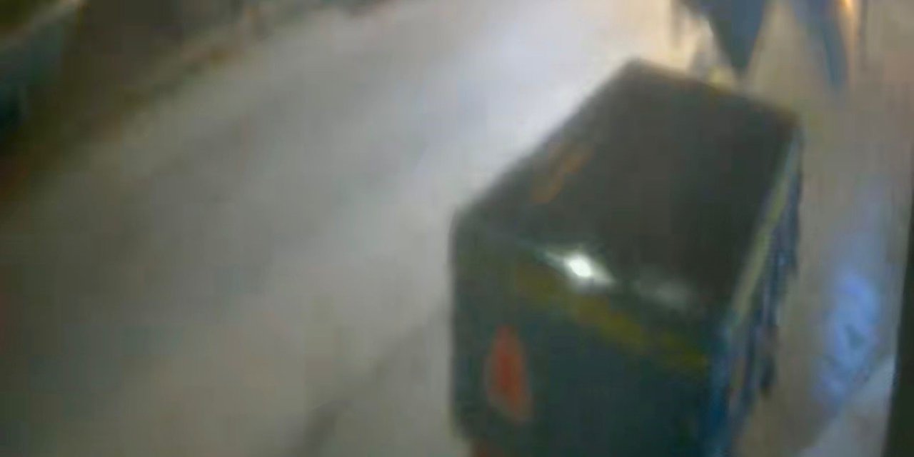 Finike’de Hortumun Römorku Yerinden Oynattığı Anlar Güvenlik Kamerasında