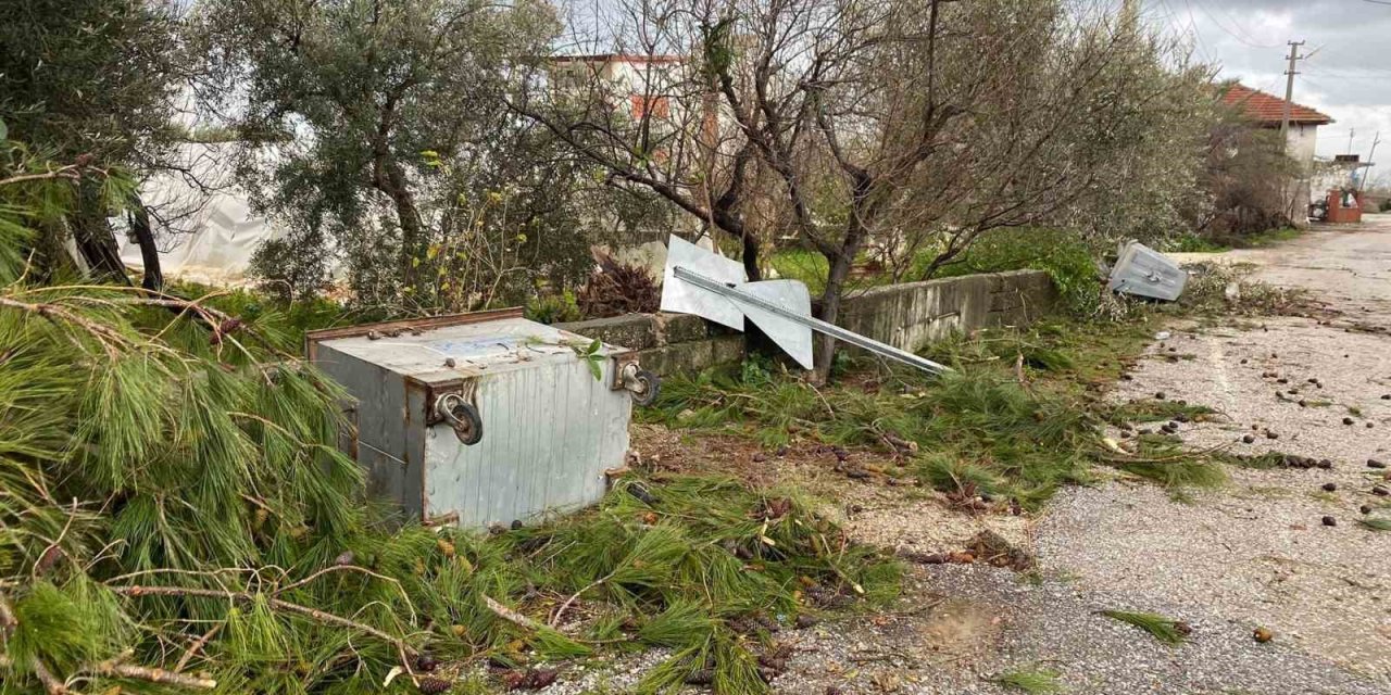 Manavgat’ta Hortum Üç Mahalleyi Harabeye Çevirdi