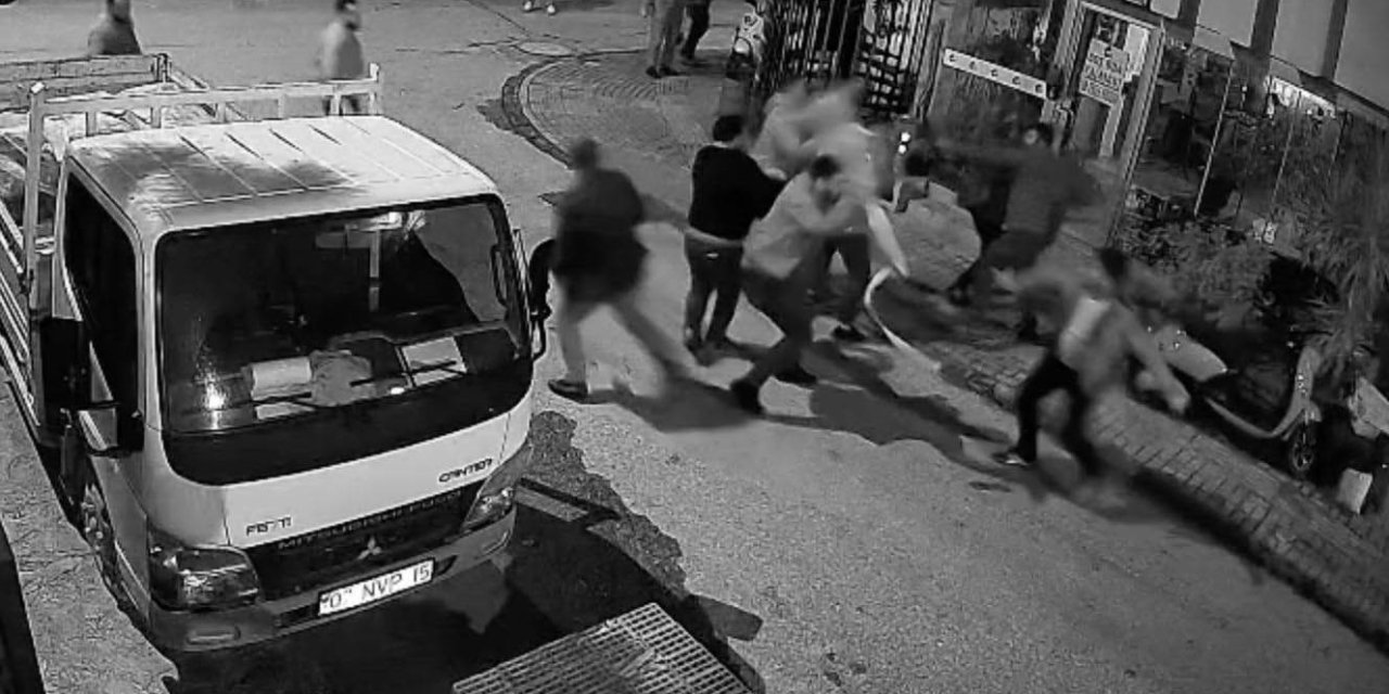 Alacak Verecek Meselinden Birbirlerine Girdiler, Adliyeye Sargılar İçinde Sevk Edildiler