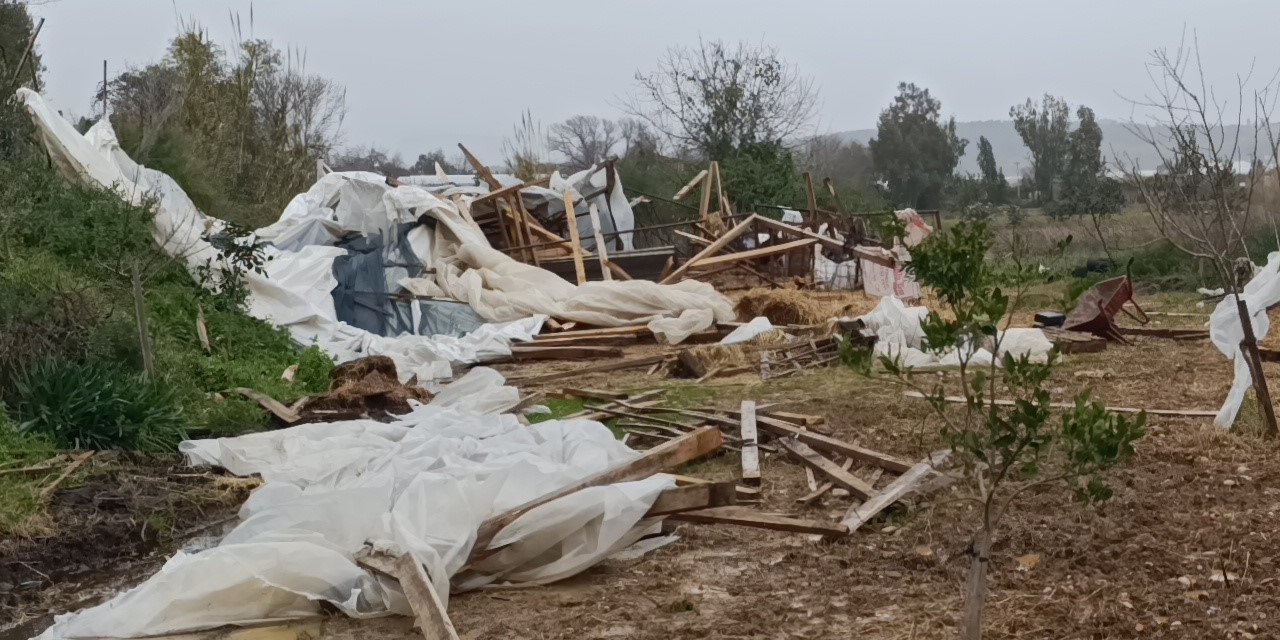 Manavgat’ta Hortum 300 Dönümlük Alanda Seraları Yerle Bir Etti