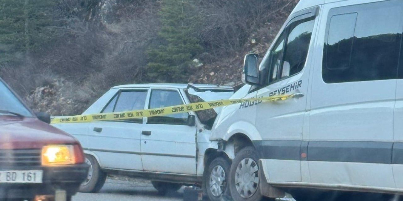 Konya’da Otomobil İle Yolcu Minibüsü Çarpıştı: 1 Ölü, 1 Yaralı