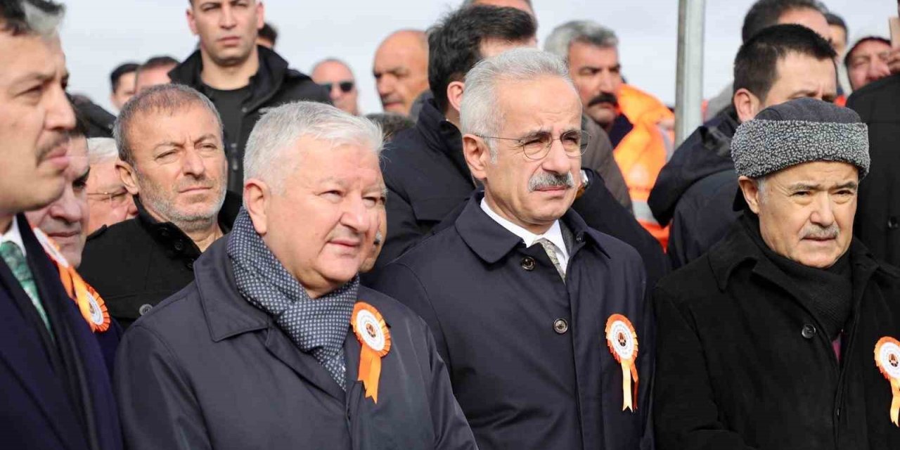 Bakan Uraloğlu: "bölünmüş Yol Ağını 30 Bin Kilometrenin Üzerine Çıkarmanın Gururunu Yaşıyoruz"