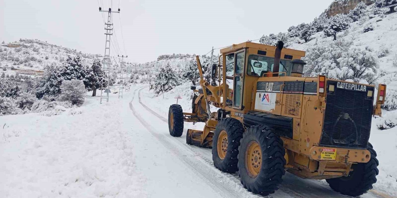 Mersin’in Yüksek Kesimlerinde Karla Mücadele Sürüyor