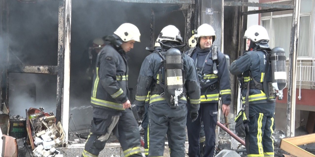 Mobilya İmalathanesindeki Yangında 3 Kişi Dumandan Etkilendi