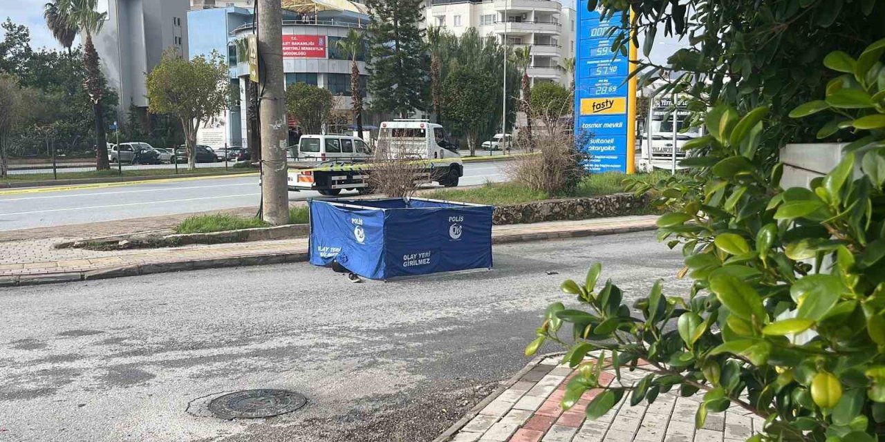 Alanya’da Ölümle Sonuçlanan Trafik Kazası Güvenlik Kamerasına Yansıdı