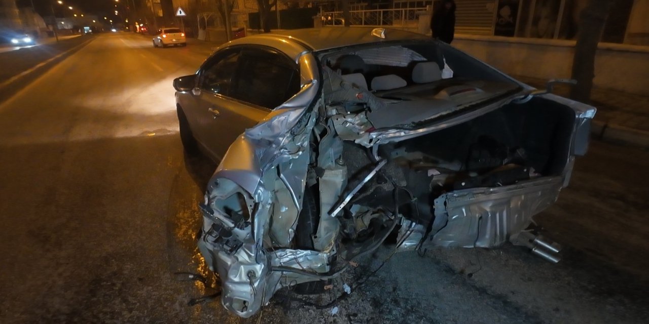 Kaza Yapan Otomobilin Dönerek Savrulduğu Anlar Kameraya Yansıdı: 2 Yaralı