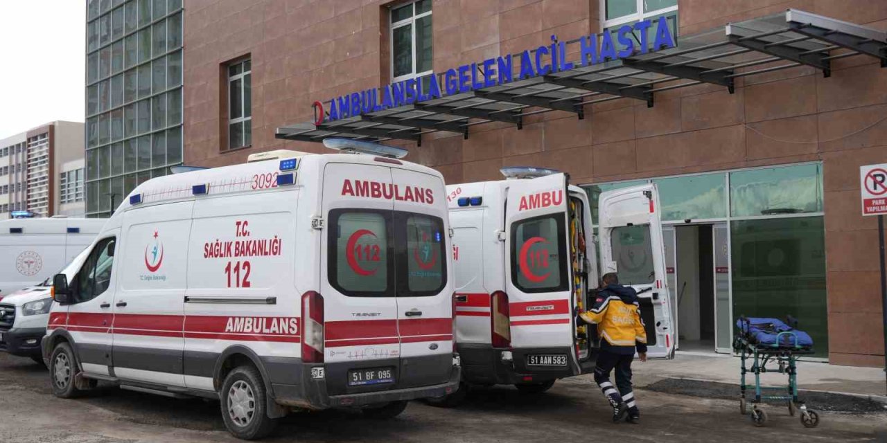 Otomobille Çarpışan Motosiklet Sürücüsü Öldü