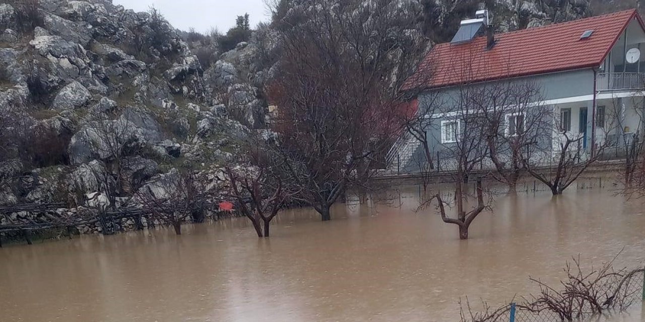Derebucak’ta Araziler Sular Altında Kaldı